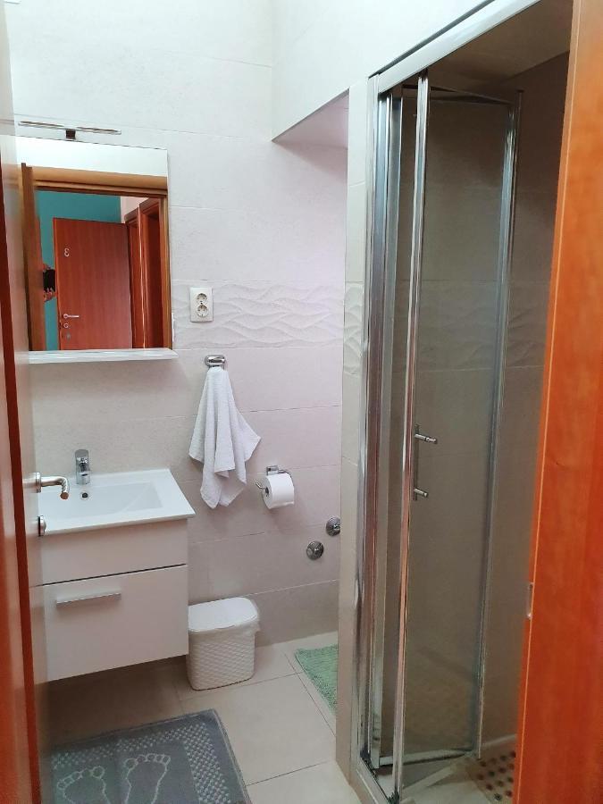 Apartments Vila Leona Pirovac Exterior foto